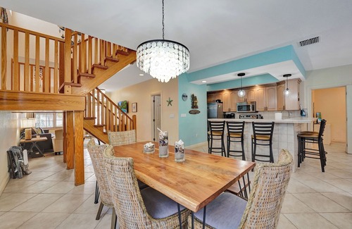 Lauderdale-by-the-Sea House | FANTASTICAL LOCATION 2.5 blocks Publix, Beach, Dining,Shops All Waiting for YOU!