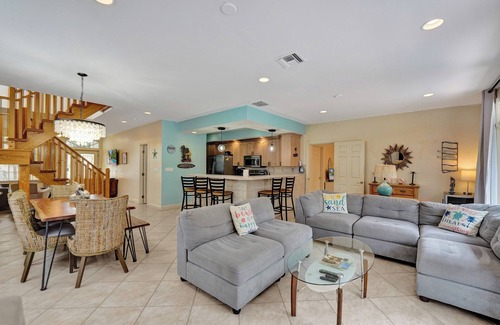 Lauderdale-by-the-Sea House | FANTASTICAL LOCATION 2.5 blocks Publix, Beach, Dining,Shops All Waiting for YOU!