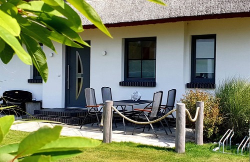 Dranske Apartment | Fantastic vacation apartment near the beach with fireplace, quiet location