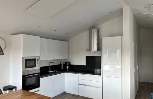 Kampen Ski Chalet | Fantastic vacation chalet on the water - family-friendly with fencing!
