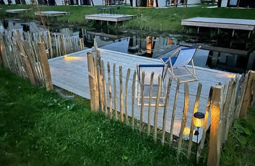 Kampen Ski Chalet | Fantastic vacation chalet on the water - family-friendly with fencing!