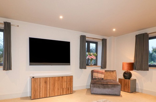 Matlock Cottage | FARLEY MEADOW VIEW, family friendly, with hot tub in Matlock