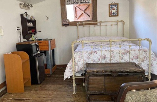 Jamul House | Farm stay in the hills. 15 miles from casino