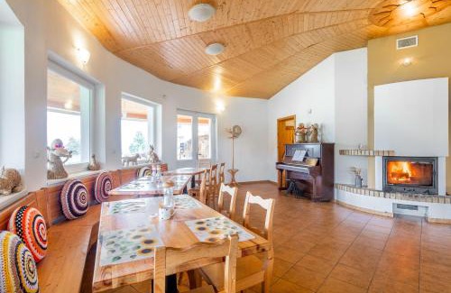 Morasice House | Farma Slunečný Dvůr apartmány a family stany střecha pod střechou
