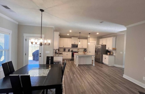 Grovetown House | Farmhouse 3BR/3.5B. 9 mi from Augusta National.