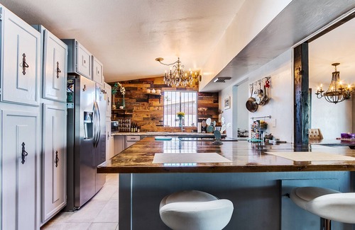 Tucson House | Farmhouse Charm Meets Modern Luxury – Pool Included! Welcome to Eli Place