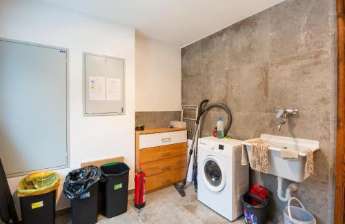 Bramberg am Wildkogel House | Farmhouse in Bramberg with Natural Pond, cleaning included