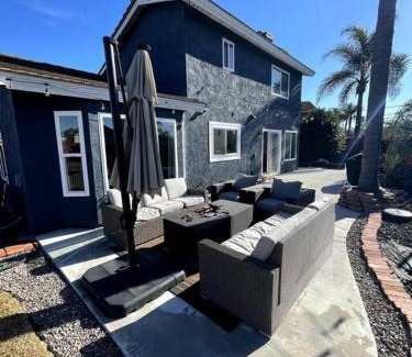 Vista House | Farmhouse, Modern Kitchen, Yard