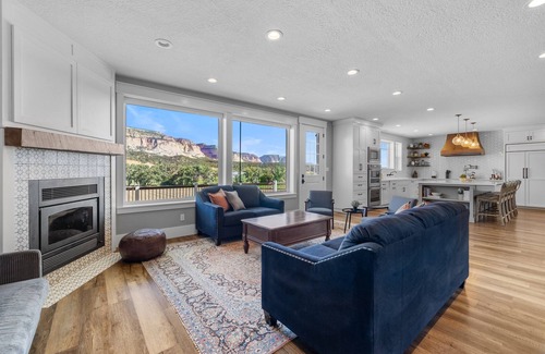 Orderville House | Farmhouse Retreat Near Zion w/Views & Hot Tub