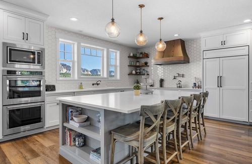 Orderville House | Farmhouse Retreat Near Zion w/Views & Hot Tub