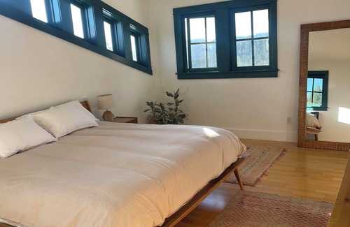 Middletown Other | Farmhouse Retreat with Breathtaking Views of Mt. St. Helena – Perfect for Groups