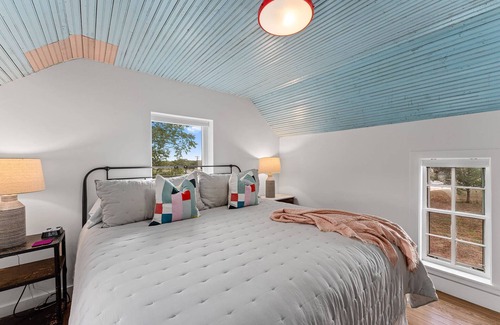 Fredericksburg Other | Farmhouse Stay 290 Wine Trail | Hot Tub | Fire Pit