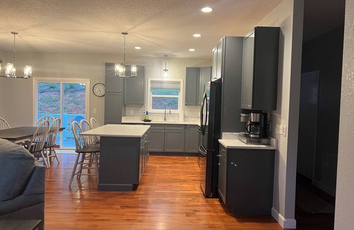 Franklin Other | Farmhouse w/amazing views, game room, fast wifi, new and modern