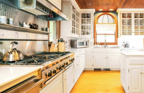 Elkhorn House | Farmhouse with Heated Pool on almost 160 Acres!