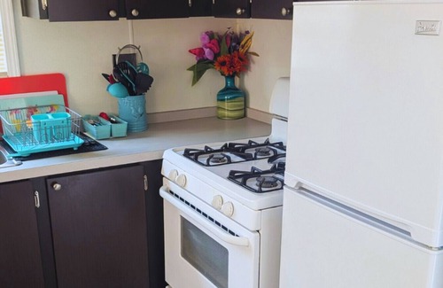 Farmington Hills Apartment | Farmington Hills Tiny Home Workspace + Parking