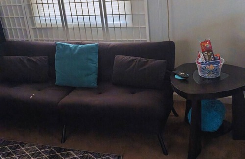Farmington Hills Apartment | Farmington Hills Tiny Home Workspace + Parking