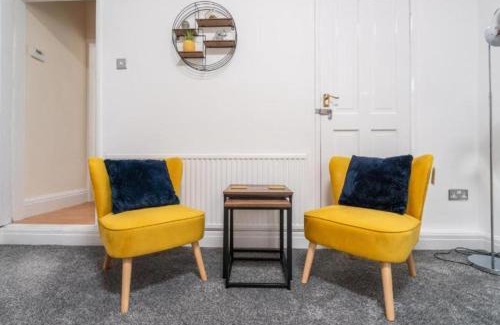 Goole Apartment | Fascinating 4 Bedroom House in Sicily with Free Street Parking
