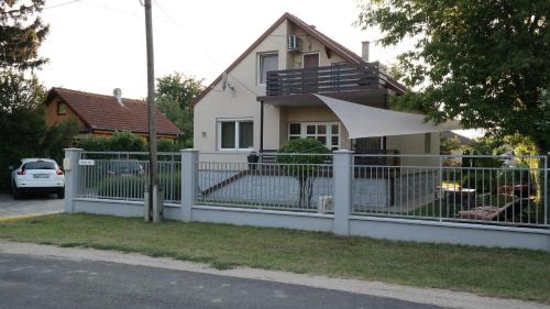 Siofok-Szabadifurdo Apartment | Fatima apartman