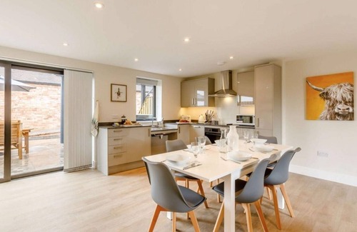 Bishampton Cottage | Fawn Cottage- disabled adapted - 3 bed - hot tub