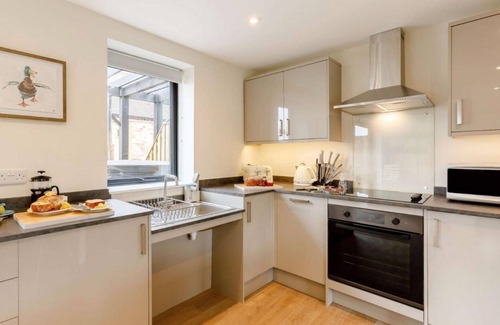 Bishampton Cottage | Fawn Cottage- disabled adapted - 3 bed - hot tub