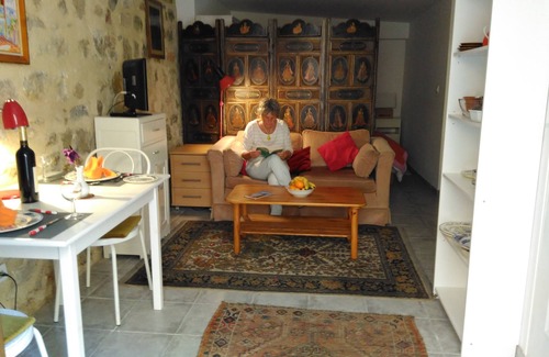 Fayence Apartment | Fayence center in a pedestrian street. Air-conditioned studio with wifi.