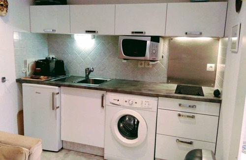 Fayence Apartment | Fayence center in a pedestrian street. Air-conditioned studio with wifi.