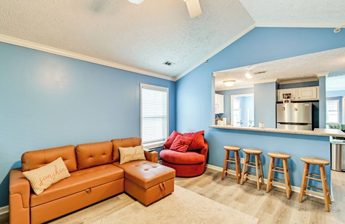 Westover Condo | Fayetteville Autumn Escape: Lake Views + Home Gym