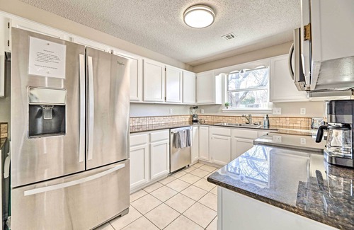 Fayetteville House | Fayetteville Home w/Hot Tub ~ 3 Mi to U of A!