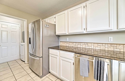 Fayetteville House | Fayetteville Home w/Hot Tub ~ 3 Mi to U of A!