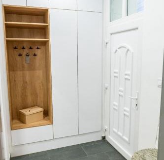 Csarnok negyed Apartment | Fecske DeLux Downtown with parking