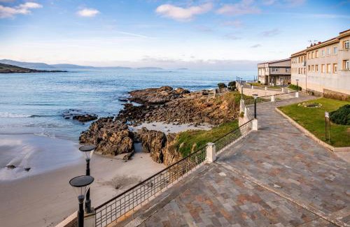 Laracha Apartment | Fee4Me Front line beach flat in Caión