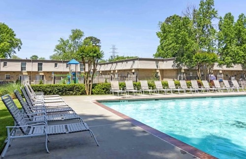 Forest Park Apartment | Feel At Home