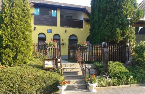 Buk Hotel | Fehér Ló Fogadó