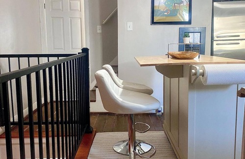 Upper Fells Point House | Fells Point Rowhome- 5mins from JH Hospital & Inner Harbor area