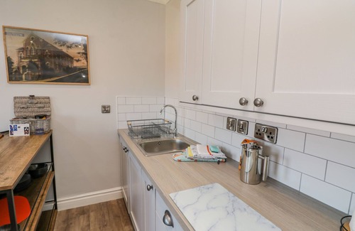 Loftus Cottage | FENBY SUITE, romantic, character holiday cottage in Loftus