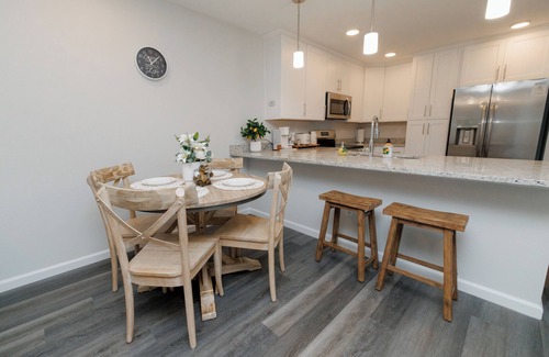 Northside House | Fenced Haven Between Jax Airport & Ocean Beach