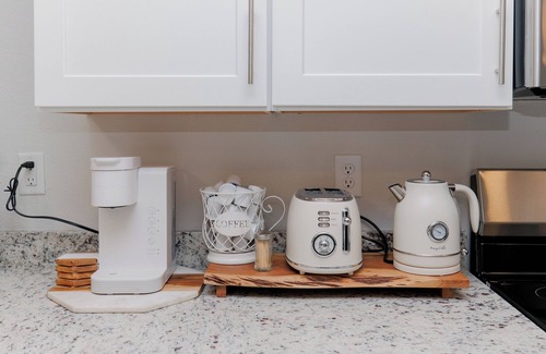 Northside House | Fenced Haven Between Jax Airport & Ocean Beach