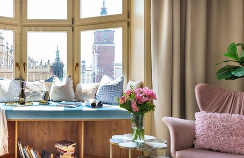 Old Town Apartment | Feniks Indigo studio with a Main Square view