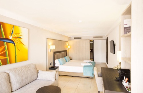 Sant Jordi de Ses Salines Hotel | FERGUS Style Bahamas