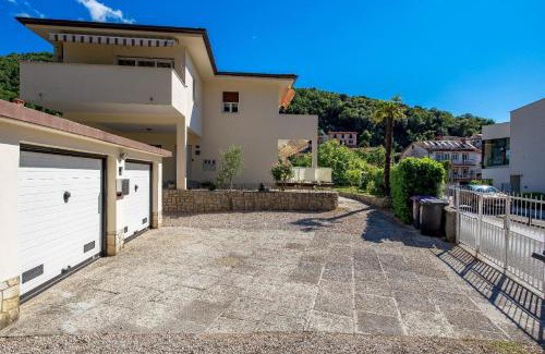 Obrs Apartment | Ferienapartment mit Terrasse für sechs Personen