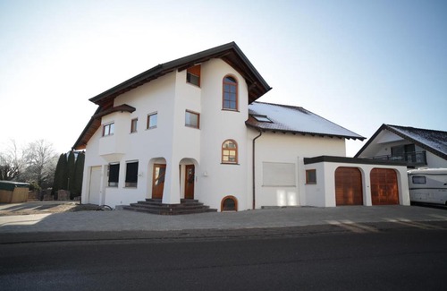 Aalen Apartment | Ferienwohnung AA-Waldhausen DG