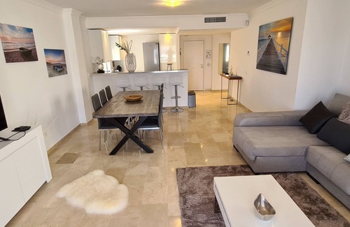 Buenas Noches Apartment | Ferienwohnung/app. für 5 Gäste mit 220m² in Estepona