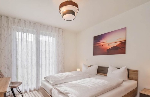 Garz Apartment | Ferienwohnung in Ruhiger Lage für bis zu 6 Personen, mit Terrasse, Kostenfreier Sauna, , Stellplatz
