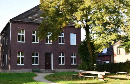 Kevelaer Condo | Ferienwohnung Jesus - Großzügiges Loft mit Blick auf Burg und Kirchturm