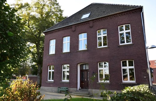 Kevelaer Condo | Ferienwohnung Jesus - Großzügiges Loft mit Blick auf Burg und Kirchturm