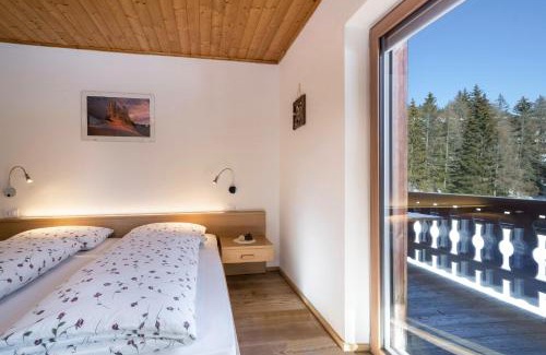 Avelengo Apartment | Ferienwohnung Kesselberg Edelweiss