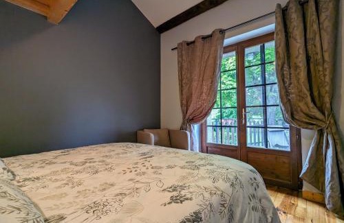 Saint-Romain-Lachalm Bed & Breakfast | Ferme avec piscine couverte sur grand domaine - FR-1-582-515