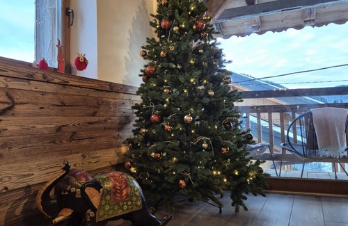 Les Gets Ski Chalet | Ferme Des Cornuts 15 guests Hot Tub Ski Bus