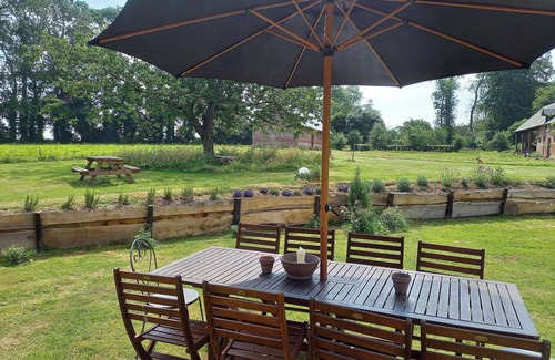 Angiens Bed & Breakfast | Fern room at Maison Silleron. Breakfast included. 5*