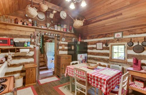 Smith River House | Ferrum Rustic Cabin in the Valley with Fire Pit